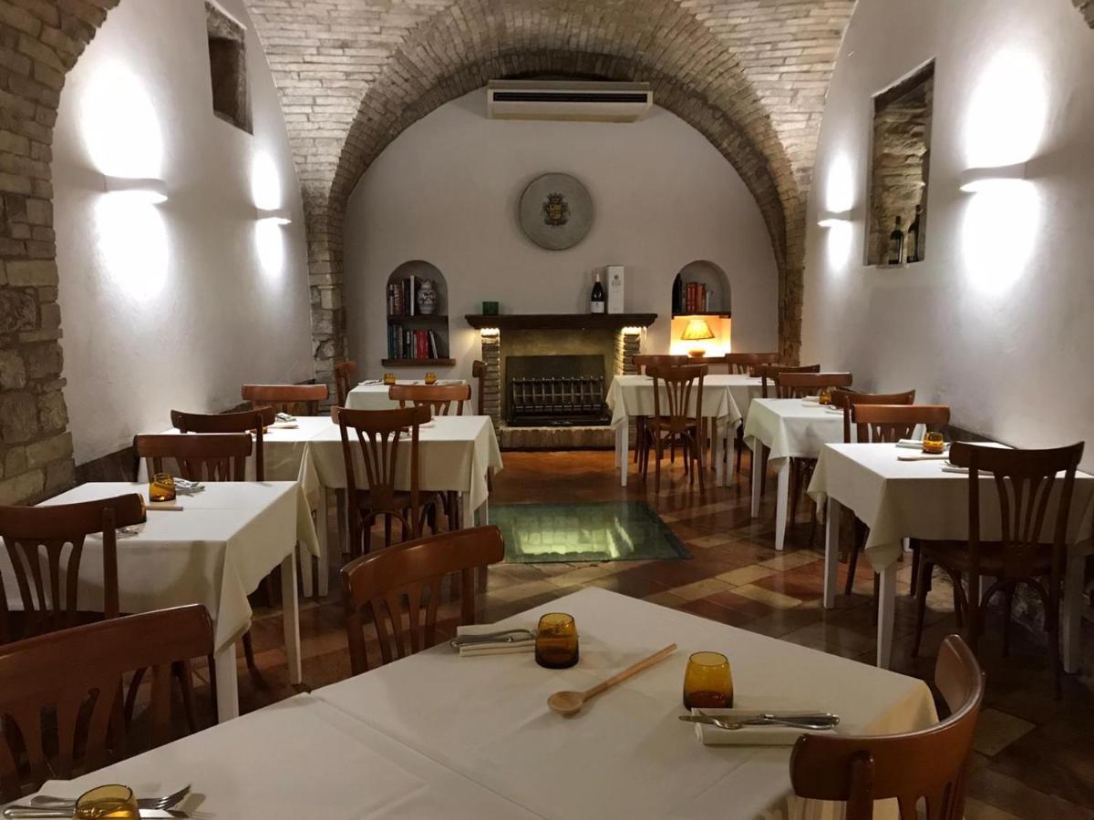Hotel La Fortezza Assisi Bagian luar foto