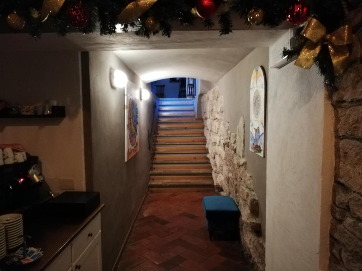 Hotel La Fortezza Assisi Bagian luar foto