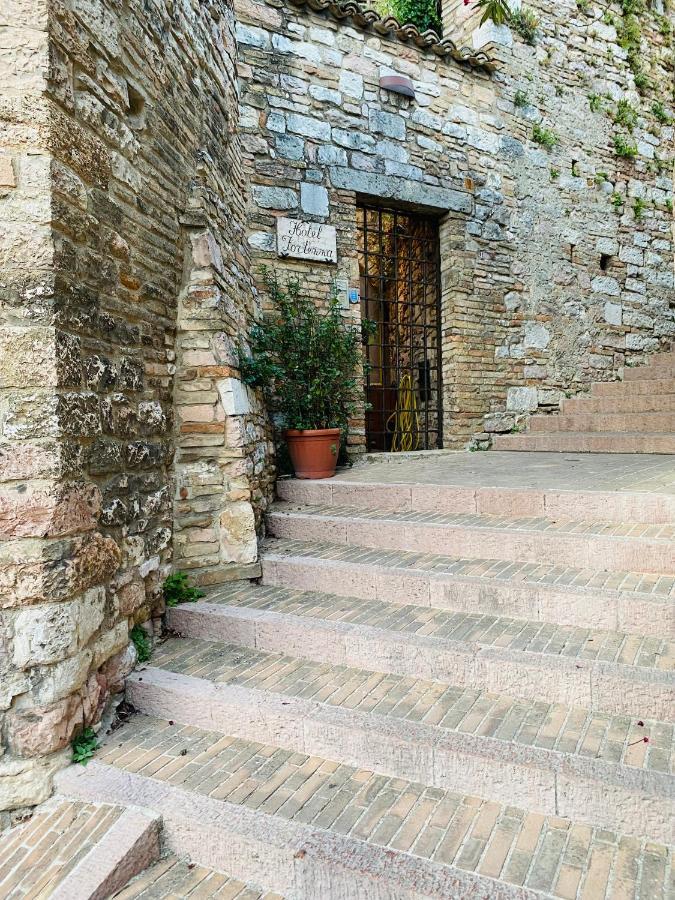 Hotel La Fortezza Assisi Bagian luar foto