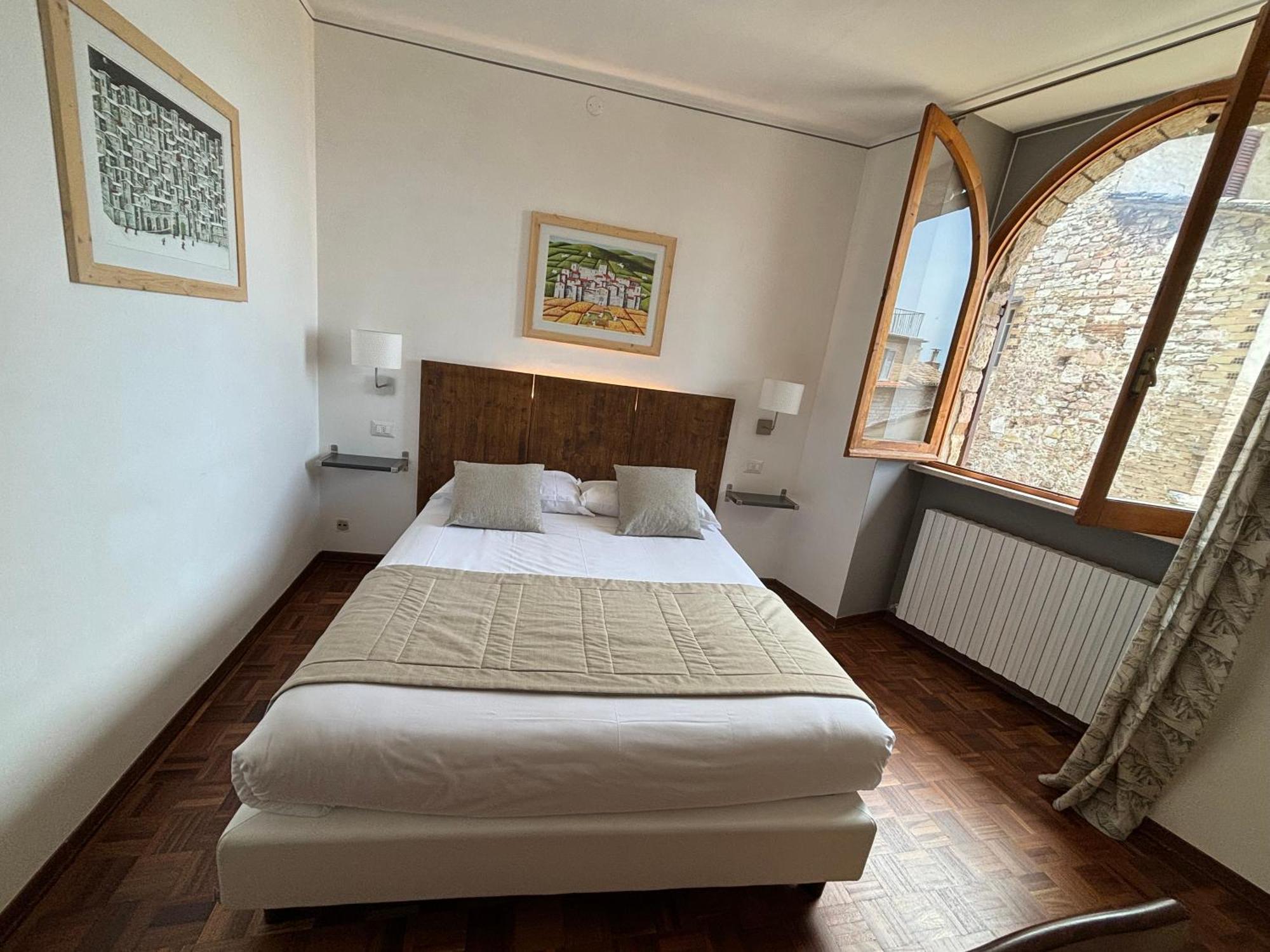 Hotel La Fortezza Assisi Bagian luar foto
