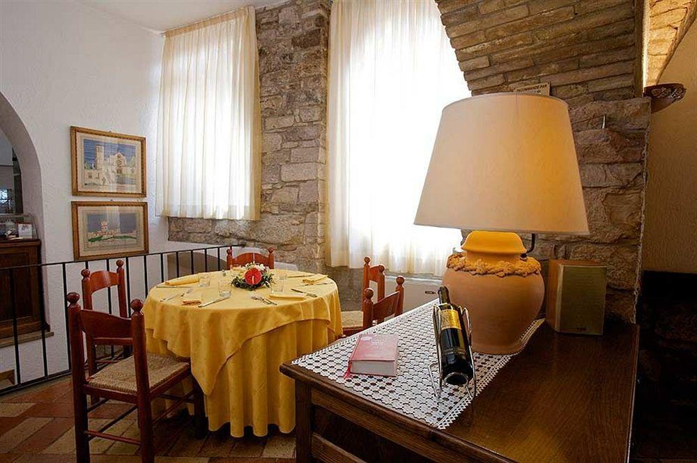 Hotel La Fortezza Assisi Bagian luar foto